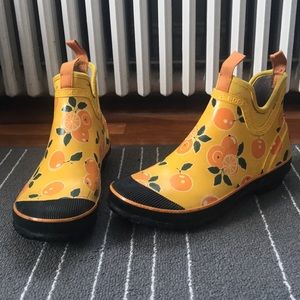 Bogs short waterproof booties